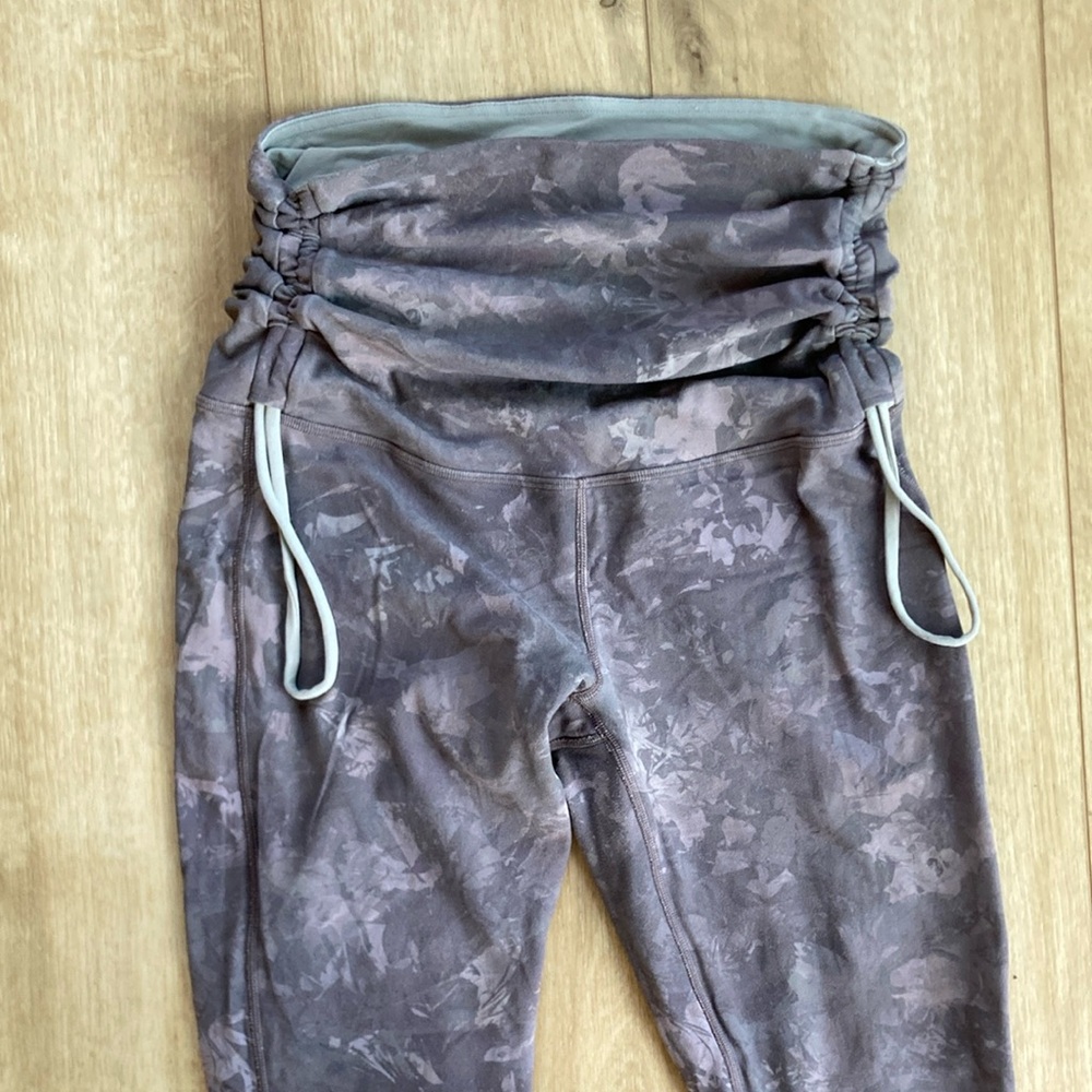 Lululemon reversible high waisted synch leggings size 8